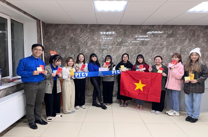 "Xuân sum vầy - Tết sẻ chia": Tết xa nhưng vẫn đậm tình quê- Ảnh 1. "Xuân sum vầy - Tết sẻ chia": Tết xa nhưng vẫn đậm tình quê- Ảnh 1.