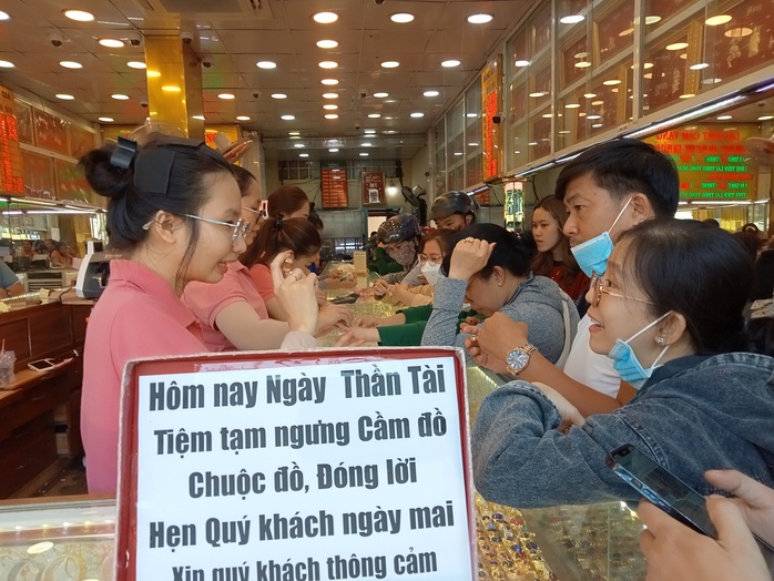 Tiêu thụ vàng ngày Thần Tài thấp hơn kỳ vọng- Ảnh 1. Tiêu thụ vàng ngày Thần Tài thấp hơn kỳ vọng- Ảnh 1.