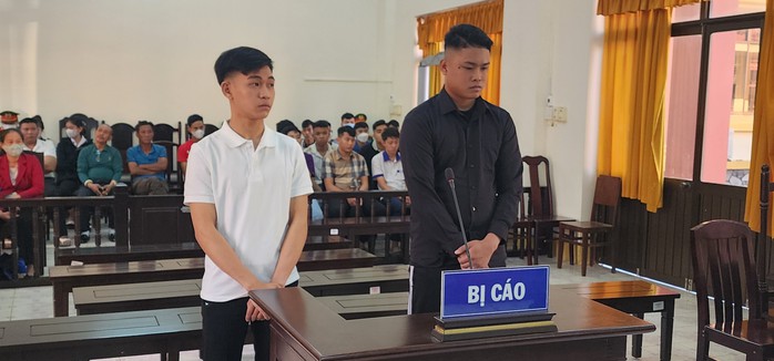 CLIP: Ngày trả giá của 2 thanh niên mang súng làm càn- Ảnh 1.