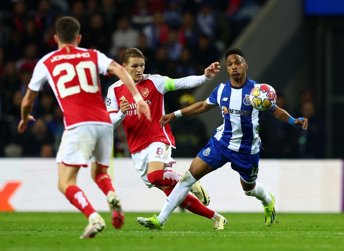 Non kinh nghiệm chinh chiến, Arsenal gục ngã ở phút 90+4- Ảnh 1. Non kinh nghiệm chinh chiến, Arsenal gục ngã ở phút 90+4- Ảnh 1.