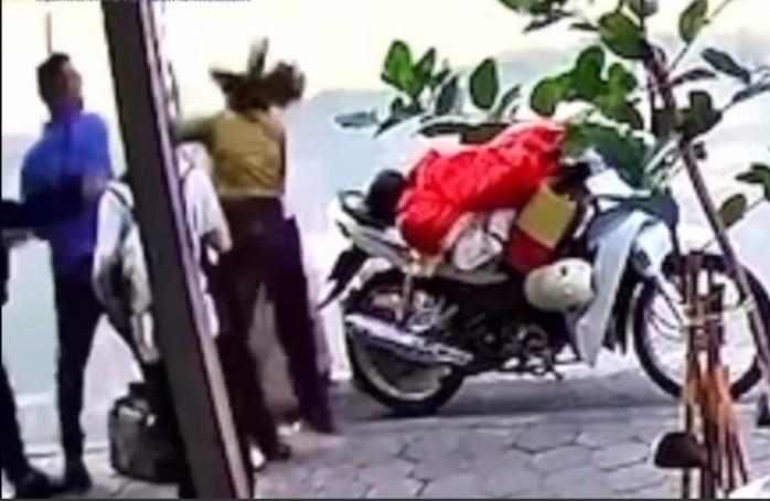 Xác minh vụ nhân viên nhà xe hành hung nữ hành khách nhập viện- Ảnh 1. Xác minh vụ nhân viên nhà xe hành hung nữ hành khách nhập viện- Ảnh 1.