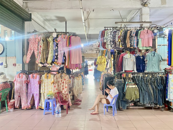 Tiểu thương chợ Thủ Đức tá hỏa khi giá thuê sạp tăng từ 2,5 - 4 lần- Ảnh 4. Tiểu thương chợ Thủ Đức tá hỏa khi giá thuê sạp tăng từ 2,5 - 4 lần- Ảnh 4.