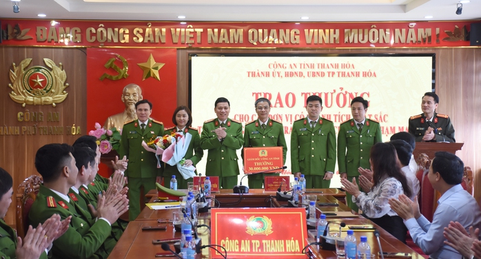 Bắt vụ ma túy "khủng", thu giữ 20 bánh heroin và 6.000 viên hồng phiến- Ảnh 1. Bắt vụ ma túy "khủng", thu giữ 20 bánh heroin và 6.000 viên hồng phiến- Ảnh 1.