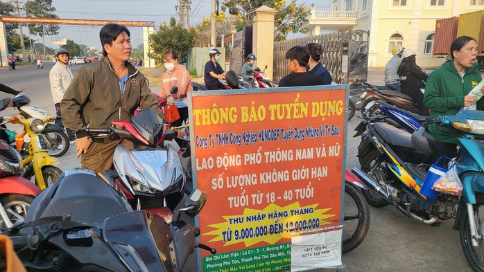 Công nhân tìm việc làm ở KCN Đại Đăng, TP Thủ Dầu Một, tỉnh Bình Dương Công nhân tìm việc làm ở KCN Đại Đăng, TP Thủ Dầu Một, tỉnh Bình Dương