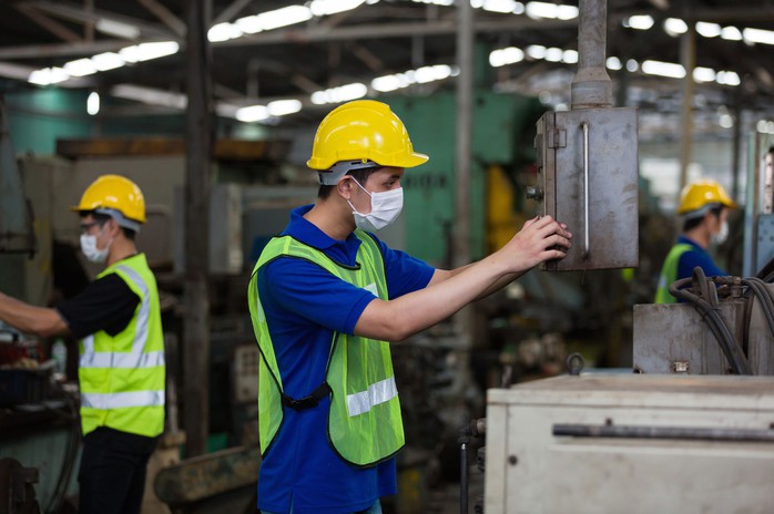 Nhiều lao động chọn sang Đài Loan (Trung Quốc) làm việc vì chi phí rẻ và yêu cầu không cao Nhiều lao động chọn sang Đài Loan (Trung Quốc) làm việc vì chi phí rẻ và yêu cầu không cao