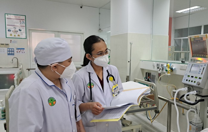 Bé gái 4 tuổi bỏng nặng do cồn- Ảnh 1. Bé gái 4 tuổi bỏng nặng do cồn- Ảnh 1.