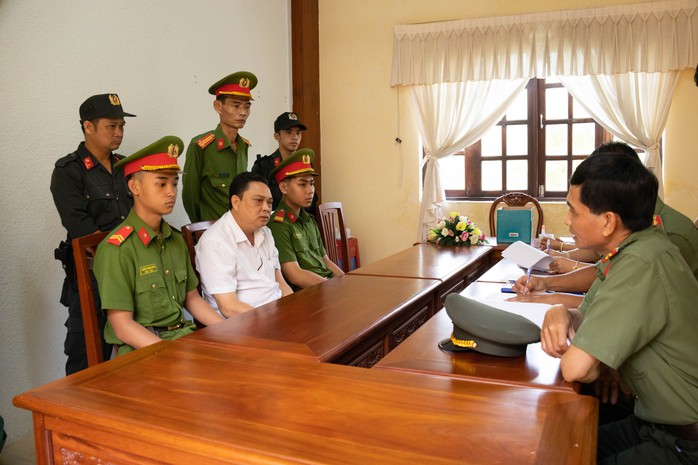 Bắt tạm giam giám đốc văn phòng đăng ký đất đai ở Hậu Giang- Ảnh 1. Bắt tạm giam giám đốc văn phòng đăng ký đất đai ở Hậu Giang- Ảnh 1.