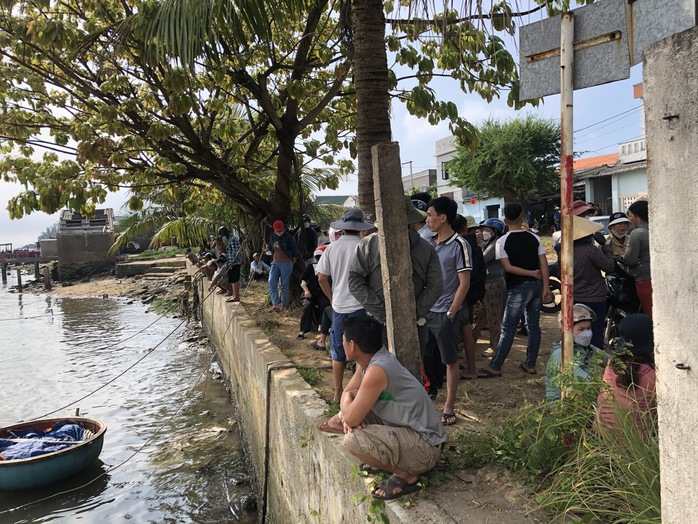NÓNG: Tàu cá va chạm với tàu hàng, 9 ngư dân thương vong- Ảnh 4. NÓNG: Tàu cá va chạm với tàu hàng, 9 ngư dân thương vong- Ảnh 4.