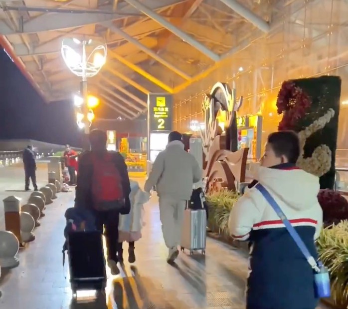 Trung Quốc: Không mua trang sức, du khách bị hướng dẫn viên đuổi khỏi xe- Ảnh 1. Trung Quốc: Không mua trang sức, du khách bị hướng dẫn viên đuổi khỏi xe- Ảnh 1.
