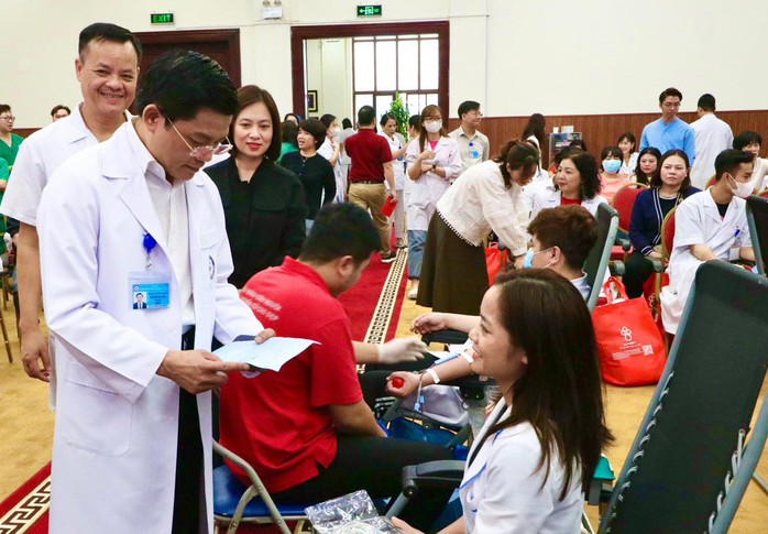 Tri ân và kêu gọi đoàn viên, người lao động hiến máu- Ảnh 3. Tri ân và kêu gọi đoàn viên, người lao động hiến máu- Ảnh 3.