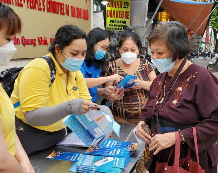Nhiều giải pháp giảm tỉ lệ chậm đóng BHXH- Ảnh 1. Nhiều giải pháp giảm tỉ lệ chậm đóng BHXH- Ảnh 1.