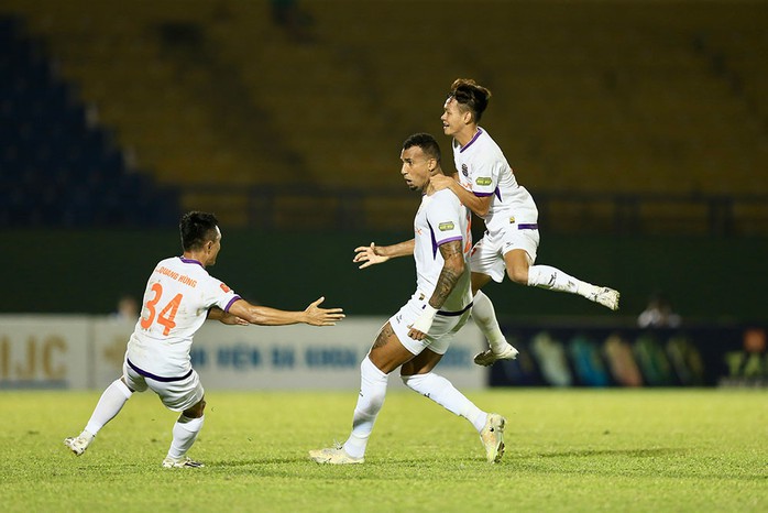 Vòng 10 V-League 2023-2024: Hấp dẫn đua ngôi đầu- Ảnh 2. Vòng 10 V-League 2023-2024: Hấp dẫn đua ngôi đầu- Ảnh 2.