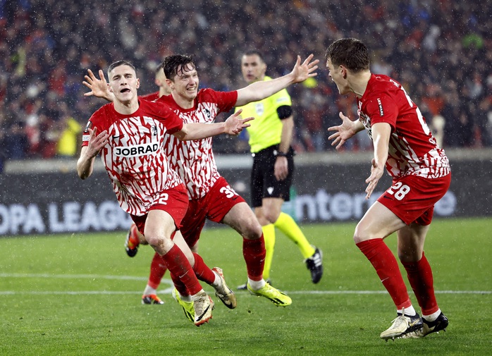 AC Milan vào vòng 1/8, Europa League nóng bỏng màn ngược dòng- Ảnh 7. AC Milan vào vòng 1/8, Europa League nóng bỏng màn ngược dòng- Ảnh 7.