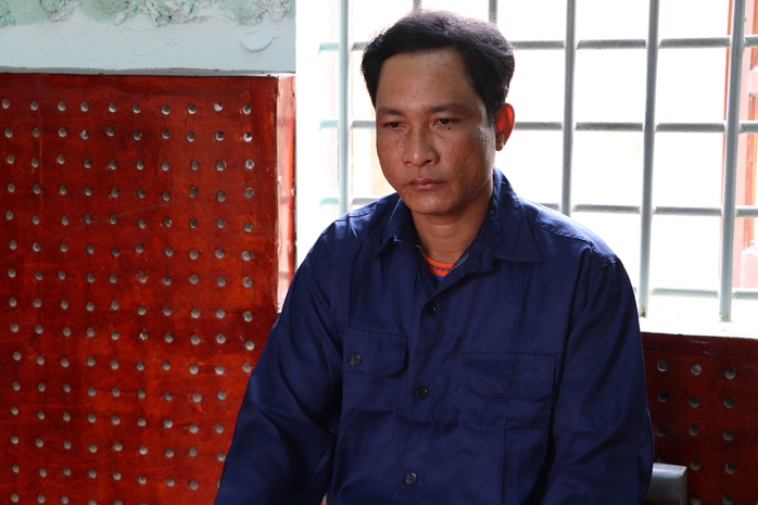 CLIP: Khởi tố đối tượng về quê ăn Tết rồi xúc phạm Quốc kỳ- Ảnh 1. CLIP: Khởi tố đối tượng về quê ăn Tết rồi xúc phạm Quốc kỳ- Ảnh 1.