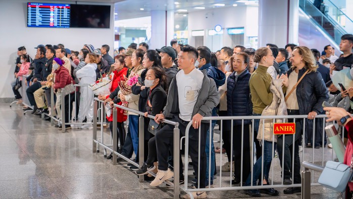 Người nhà hành khách cần tuân thủ theo hướng dẫn để đón, tiễn đúng khu vực quy định, đảm bảo an ninh trật tự tại Cảng Người nhà hành khách cần tuân thủ theo hướng dẫn để đón, tiễn đúng khu vực quy định, đảm bảo an ninh trật tự tại Cảng