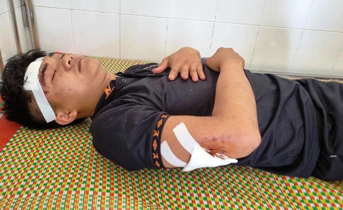 Ngư dân kể lại giây phút kinh hoàng lúc tàu cá bị đâm chìm giữa biển- Ảnh 1. Ngư dân kể lại giây phút kinh hoàng lúc tàu cá bị đâm chìm giữa biển- Ảnh 1.