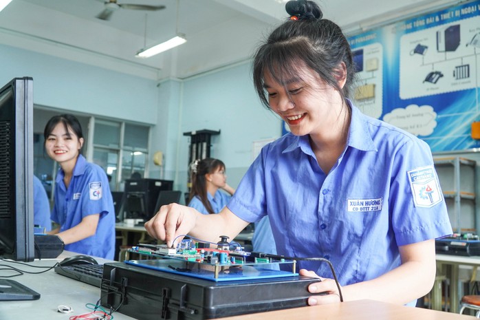 Một trường cao đẳng ở TP HCM xét tuyển thẳng bằng chứng chỉ tiếng Anh - Ảnh 1.