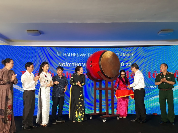 TP HCM: Khai mạc Ngày thơ Việt Nam 2024- Ảnh 4. TP HCM: Khai mạc Ngày thơ Việt Nam 2024- Ảnh 4.
