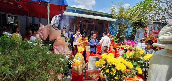 Dâng hương và an tượng Y tổ Hải Thượng Lãn Ông Lê Hữu Trác- Ảnh 4. Dâng hương và an tượng Y tổ Hải Thượng Lãn Ông Lê Hữu Trác- Ảnh 4.