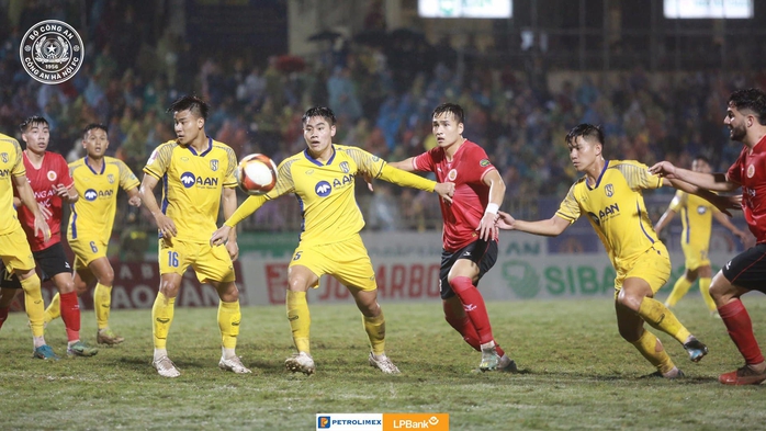 V-League 2023-2024: HLV Kiatisuk muốn học trò ghi điểm để lên tuyển- Ảnh 4. V-League 2023-2024: HLV Kiatisuk muốn học trò ghi điểm để lên tuyển- Ảnh 4.