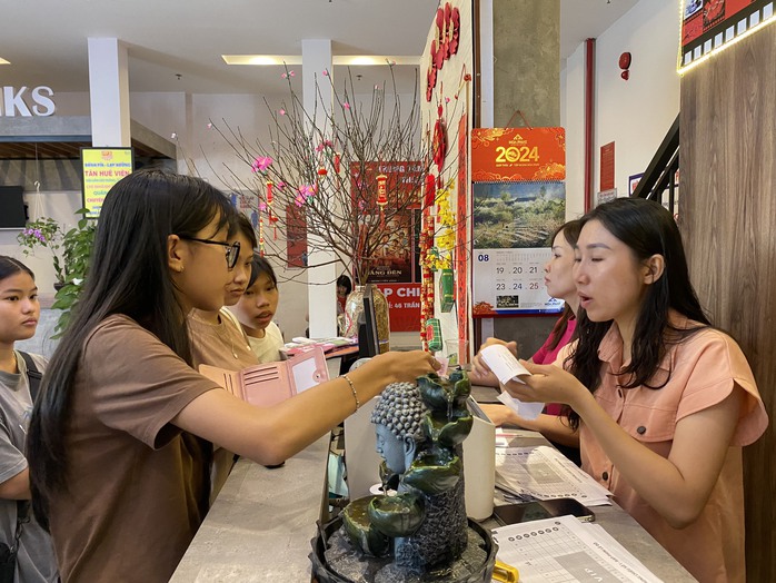 Đà Nẵng: Xếp hàng từ 7 giờ sáng săn vé 