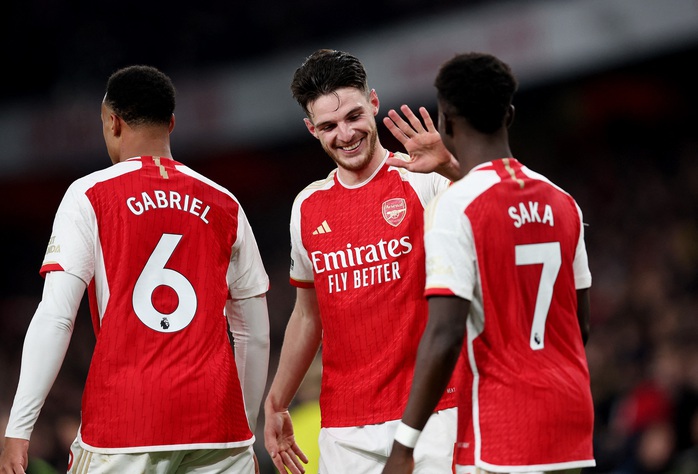 Man United đứt mạch bất bại, Man City dọa chiếm ngôi đầu- Ảnh 10. Man United đứt mạch bất bại, Man City dọa chiếm ngôi đầu- Ảnh 10.
