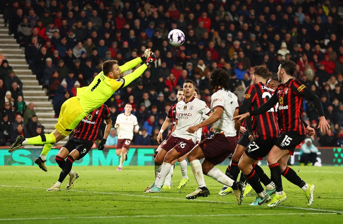 Man United đứt mạch bất bại, Man City dọa chiếm ngôi đầu- Ảnh 8. Man United đứt mạch bất bại, Man City dọa chiếm ngôi đầu- Ảnh 8.