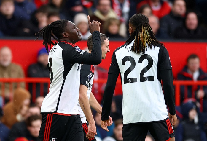 Man United đứt mạch bất bại, Man City dọa chiếm ngôi đầu- Ảnh 2. Man United đứt mạch bất bại, Man City dọa chiếm ngôi đầu- Ảnh 2.
