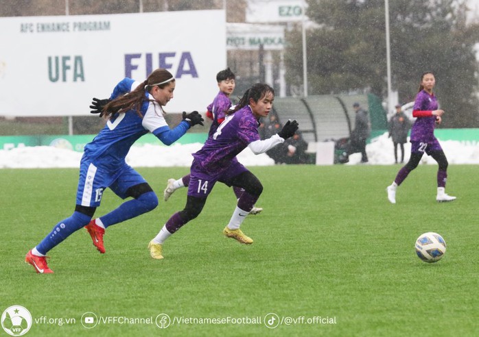 U20 nữ Việt Nam cầm hòa Uzbekistan dưới trời mưa tuyết- Ảnh 1. U20 nữ Việt Nam cầm hòa Uzbekistan dưới trời mưa tuyết- Ảnh 1.