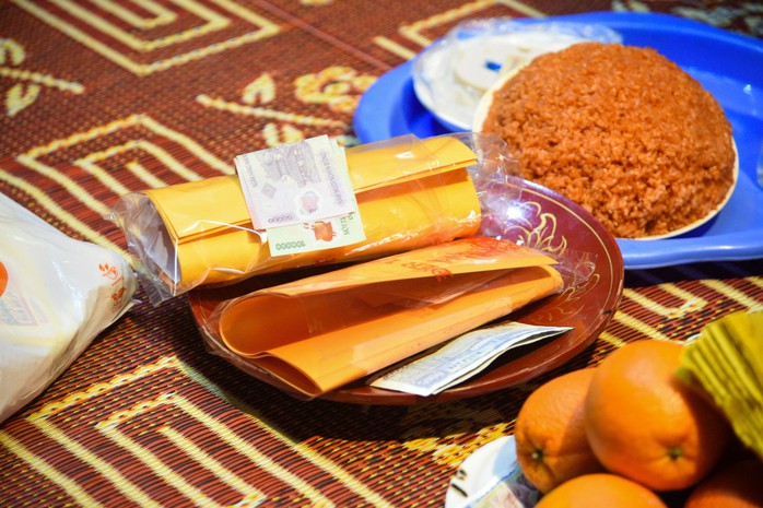 Hình ảnh bất ngờ trong đêm khai ấn đền Trần- Ảnh 16. Hình ảnh bất ngờ trong đêm khai ấn đền Trần- Ảnh 16.