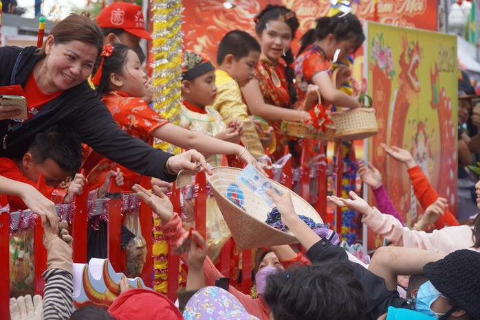 Hình ảnh quen thuộc ở Bình Dương trong dịp rằm tháng Giêng- Ảnh 3.