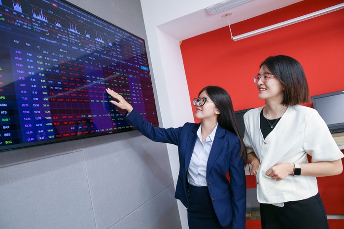 Các công ty chứng khoán chạy đua ưu đãi cho vay margin lãi suất thấp để thu hút nhà đầu tư Ảnh: HOÀNG TRIỀU Các công ty chứng khoán chạy đua ưu đãi cho vay margin lãi suất thấp để thu hút nhà đầu tư Ảnh: HOÀNG TRIỀU