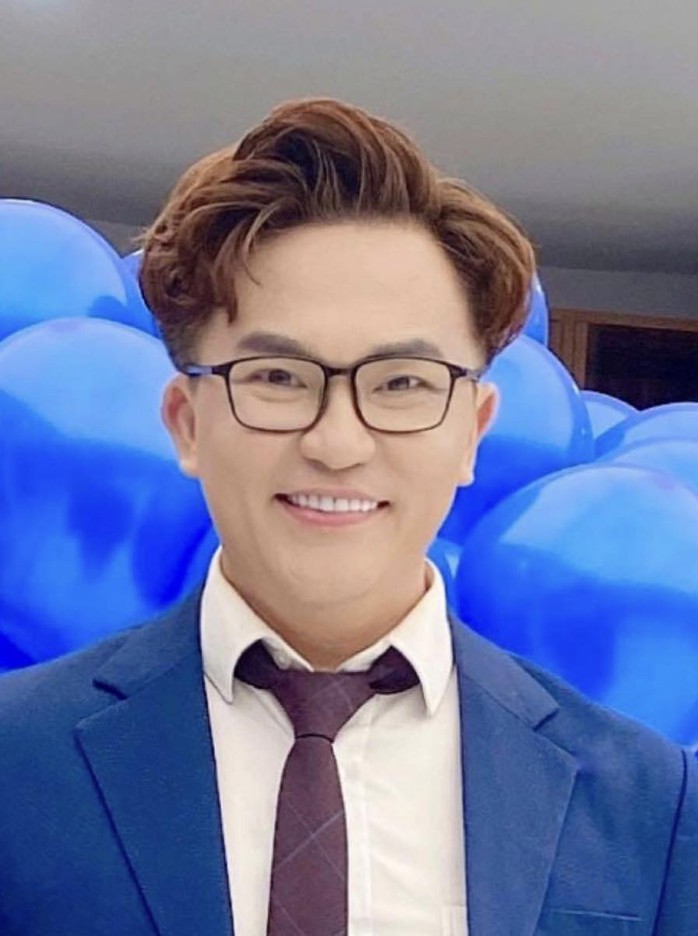 Đại Nghĩa, Đình Toàn, Mỹ Duyên xúc động trong ngày viếng Lẵng Đại Nghĩa, Đình Toàn, Mỹ Duyên xúc động trong ngày viếng Lẵng