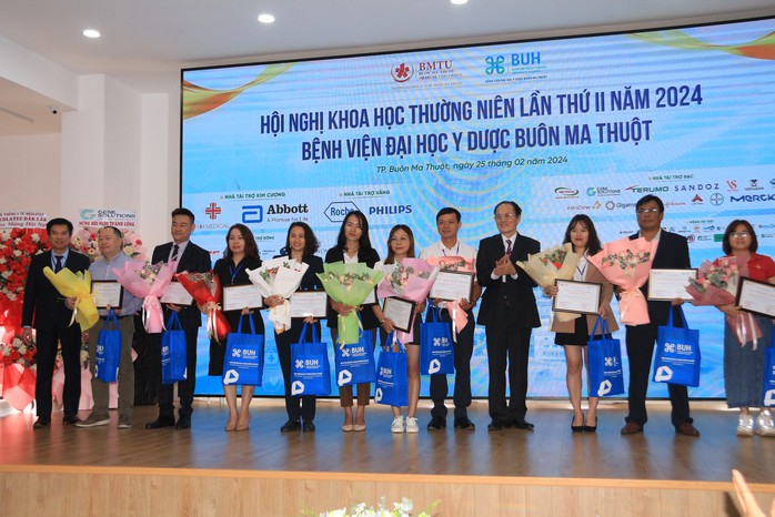 200 chuyên gia, bác sĩ dự hội nghị y khoa- Ảnh 2. 200 chuyên gia, bác sĩ dự hội nghị y khoa- Ảnh 2.