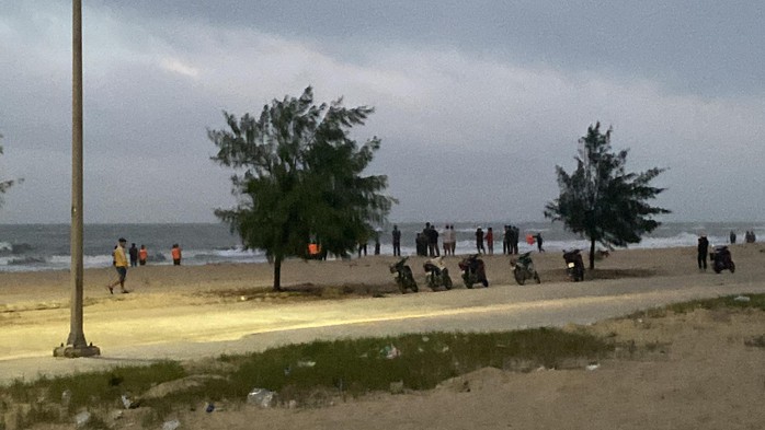 Hai người mất tích trên vùng biển TP Huế- Ảnh 2. Hai người mất tích trên vùng biển TP Huế- Ảnh 2.