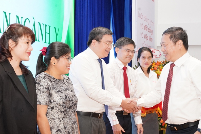 Trao giải cuộc thi viết “Người Thầy thuốc trong tôi” lần 2: Phép mầu từ Trao giải cuộc thi viết “Người Thầy thuốc trong tôi” lần 2: Phép mầu từ