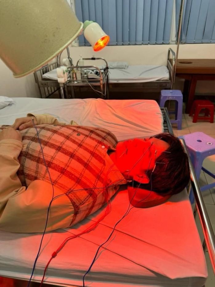 Ca sĩ Nguyễn Trần Trung Quân cấp cứu
- Ảnh 1. Ca sĩ Nguyễn Trần Trung Quân cấp cứu
- Ảnh 1.