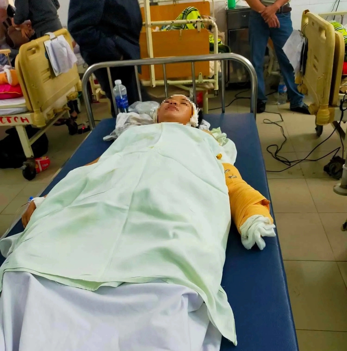 Đâm 2 mẹ con người yêu cũ trọng thương rồi phóng hỏa đốt nhà- Ảnh 1.