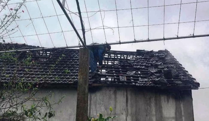 Đâm 2 mẹ con người yêu cũ trọng thương rồi phóng hỏa đốt nhà- Ảnh 2.