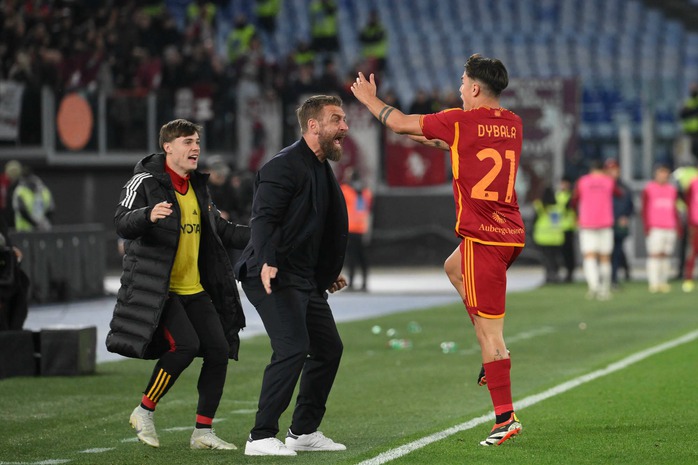 Dybala lập hat-trick, AS Roma tiếp tục chiến thắng- Ảnh 2. Dybala lập hat-trick, AS Roma tiếp tục chiến thắng- Ảnh 2.