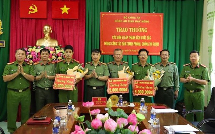 Truy bắt thành công 2 đối tượng cướp giật tài sản- Ảnh 1. Truy bắt thành công 2 đối tượng cướp giật tài sản- Ảnh 1.