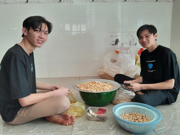 Chia sẻ của 2 anh em song sinh viết đơn tình nguyện nhập ngũ- Ảnh 3. Chia sẻ của 2 anh em song sinh viết đơn tình nguyện nhập ngũ- Ảnh 3.