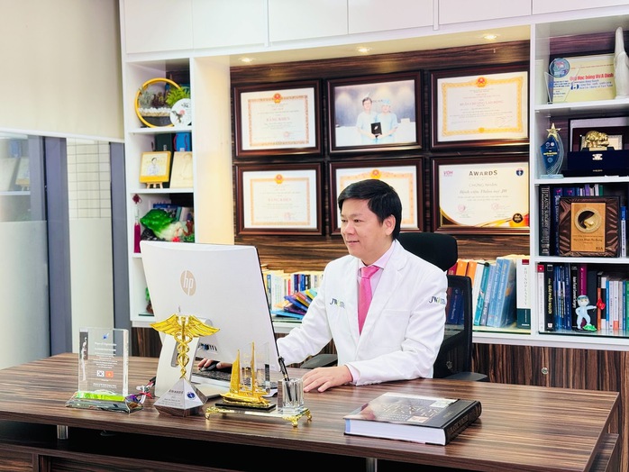 Vị bác sĩ “sửa lỗi” hàng nghìn ca khiếm khuyết ngoại hình- Ảnh 1. Vị bác sĩ “sửa lỗi” hàng nghìn ca khiếm khuyết ngoại hình- Ảnh 1.