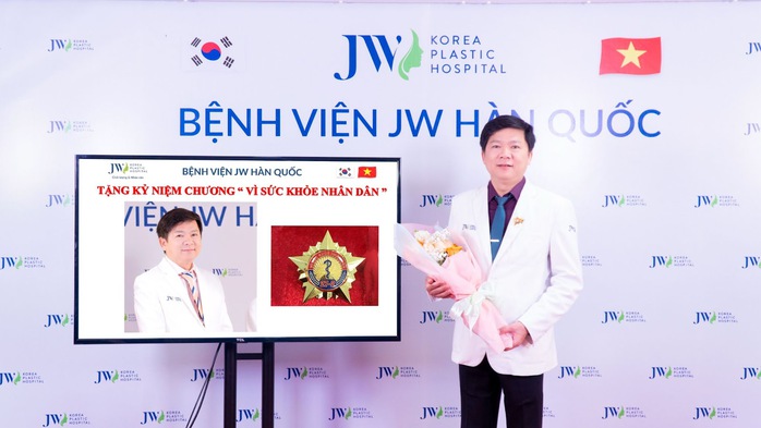 Vị bác sĩ “sửa lỗi” hàng nghìn ca khiếm khuyết ngoại hình- Ảnh 4. Vị bác sĩ “sửa lỗi” hàng nghìn ca khiếm khuyết ngoại hình- Ảnh 4.