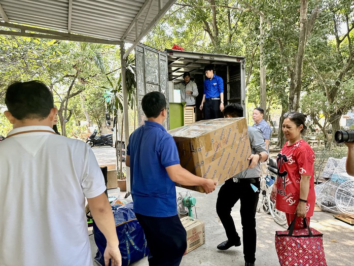 Mạc Can, Diệu Hiền, Huỳnh Thanh Trà và các nghệ sĩ lão thành Mạc Can, Diệu Hiền, Huỳnh Thanh Trà và các nghệ sĩ lão thành
