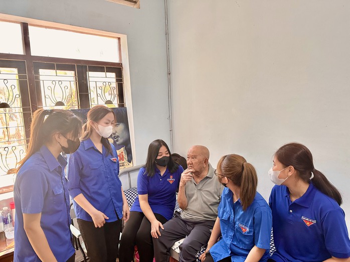 Mạc Can, Diệu Hiền, Huỳnh Thanh Trà và các nghệ sĩ lão thành Mạc Can, Diệu Hiền, Huỳnh Thanh Trà và các nghệ sĩ lão thành