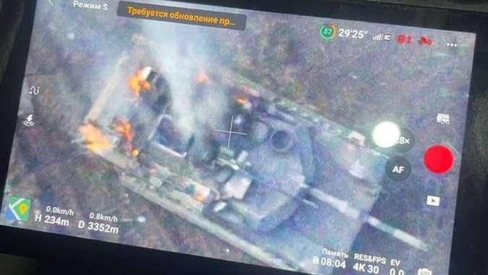 Nỗi lo về siêu tăng Mỹ thành hiện thực ở Ukraine- Ảnh 1. Nỗi lo về siêu tăng Mỹ thành hiện thực ở Ukraine- Ảnh 1.