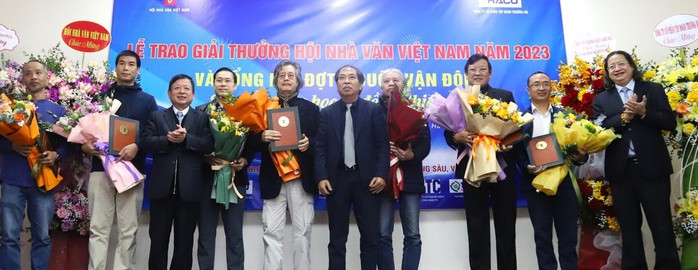 Giải thưởng Hội Nhà văn 2023: Phóng khoáng, chấp nhận mọi khuynh hướng, phong cách nghệ thuật- Ảnh 1. Giải thưởng Hội Nhà văn 2023: Phóng khoáng, chấp nhận mọi khuynh hướng, phong cách nghệ thuật- Ảnh 1.