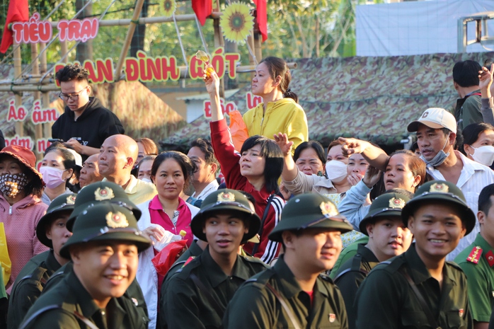 Náo nức ngày hội giao quân- Ảnh 17.