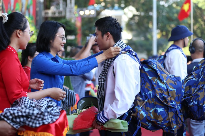Náo nức ngày hội giao quân- Ảnh 7.